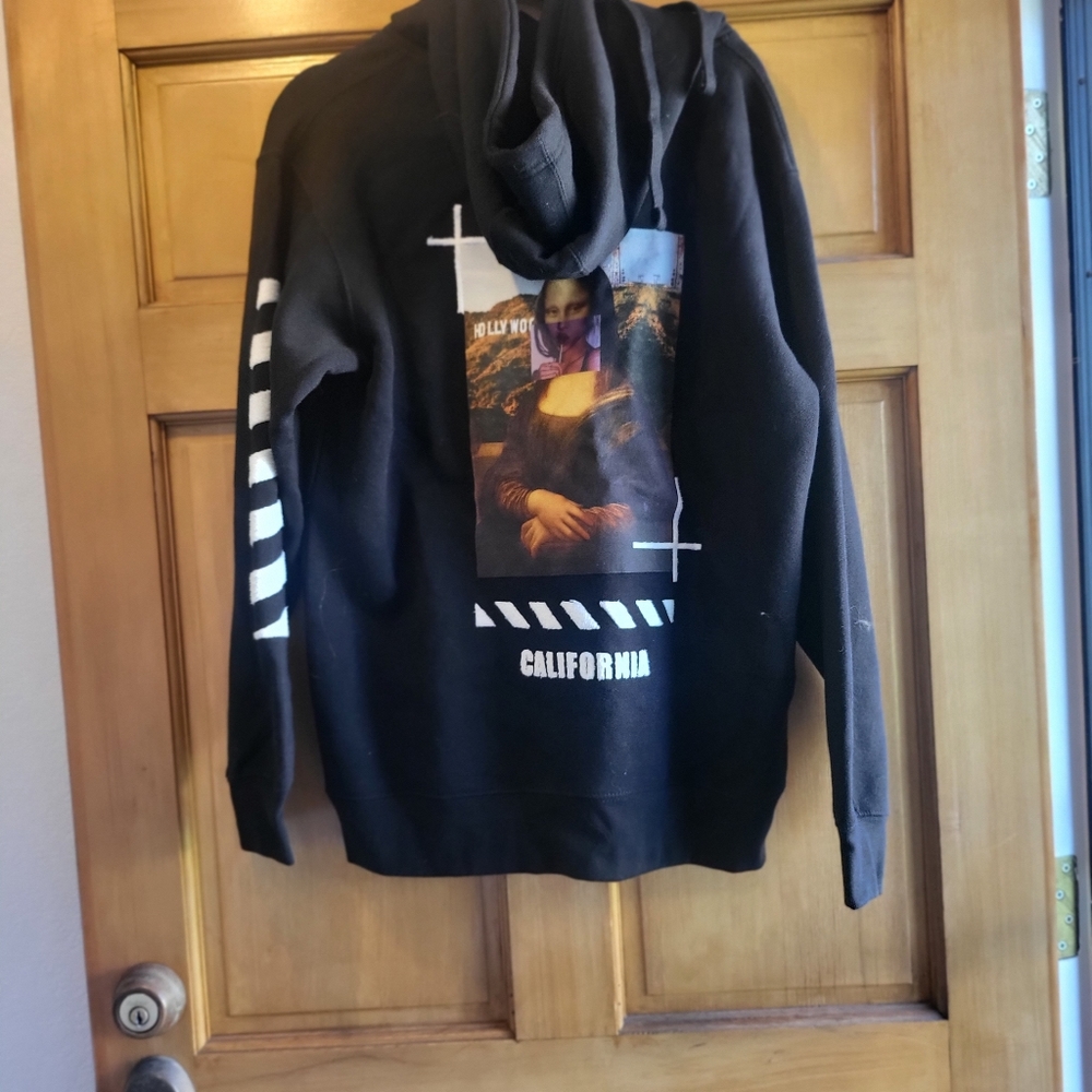 Mona Lisa Sweatshirt Size Medium